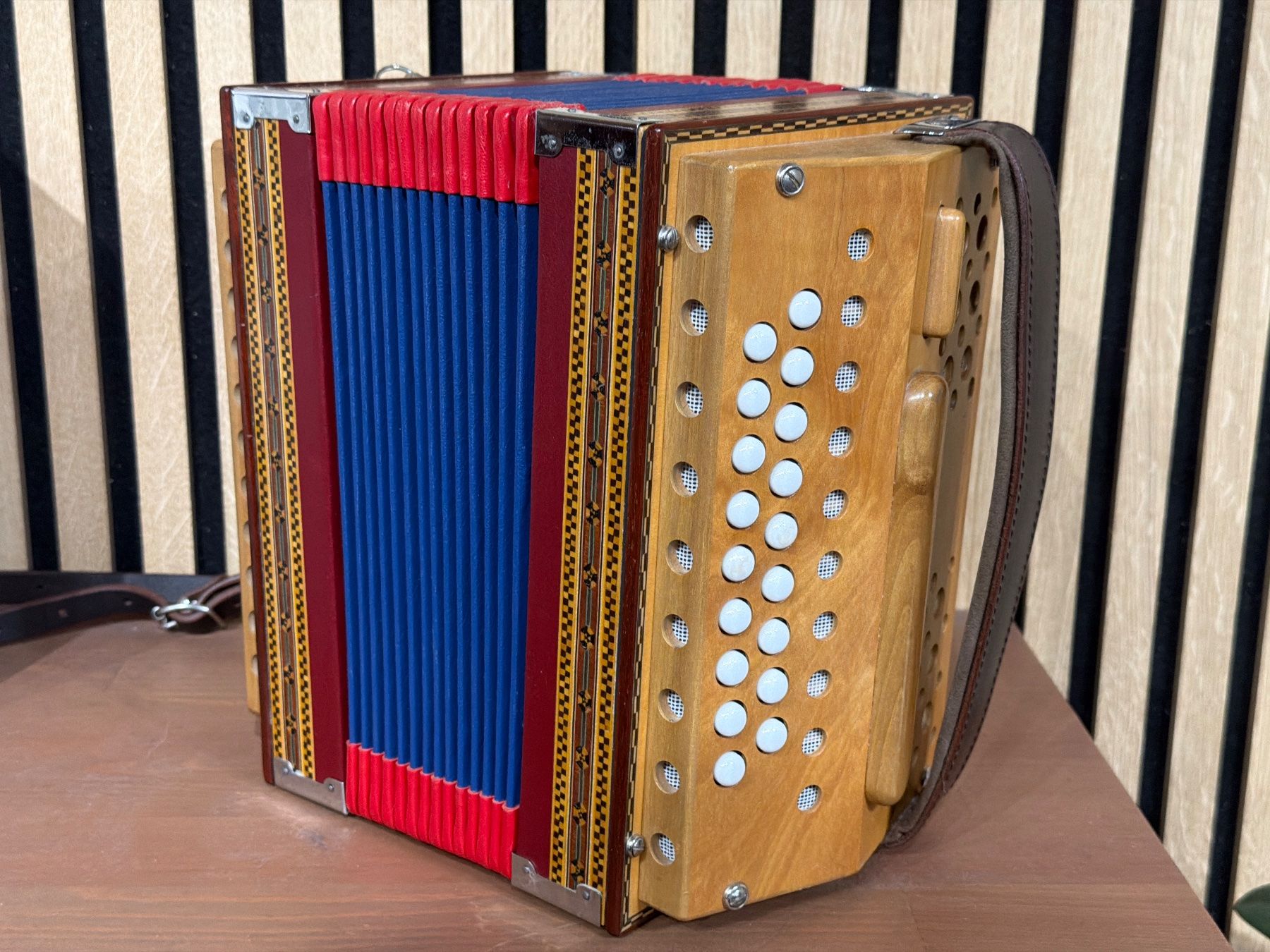Strumenti musicali: Accordéon schwytzois Werner Thürler – Usato da Grattavache venduto da charrieremusic 1