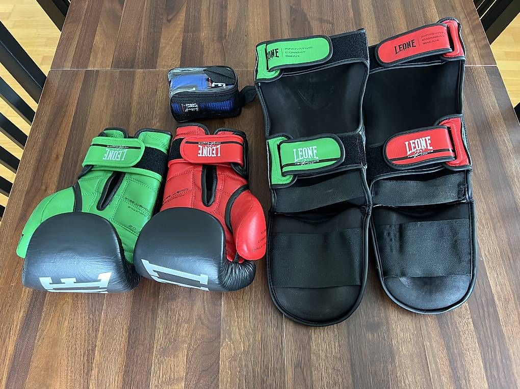 Altri accessori da uomo: Leone Boxhandschuhe/Schienbeinschoner Set – Usato da Port venduto da Ca. 1