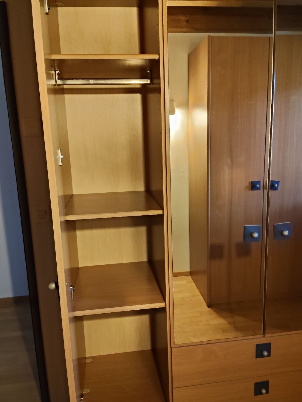 Armadi: Schrank – Usato da Triengen venduto da RealX 1