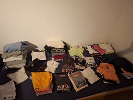 Diverse Damen Kleidungsstücke in Grösse S/M