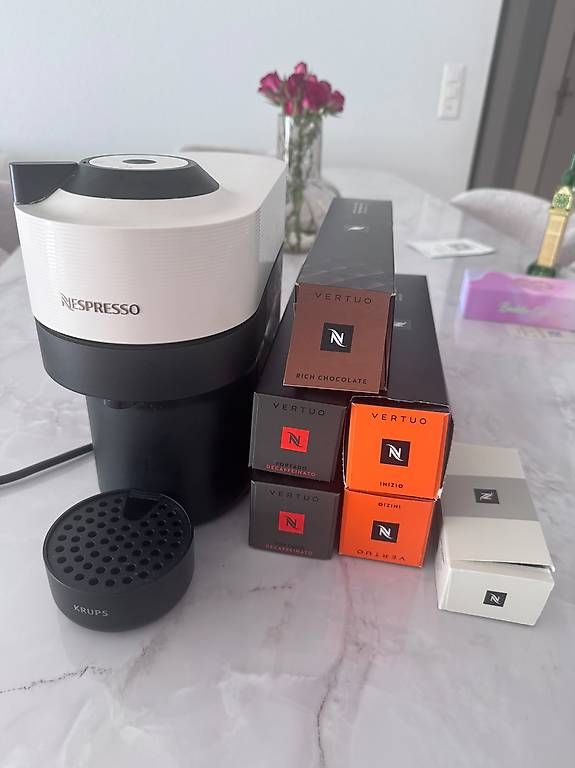 Kaffeemaschinen & Espressomaschinen: Nespresso maschine mit Kapseln – Gebraucht aus Bülach von ade_h776
