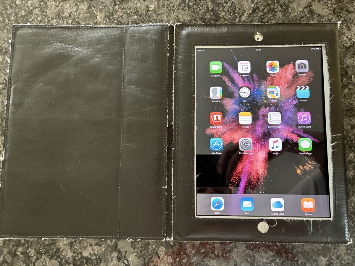 Apple Tablet PC: iPad 2 mit FREITAG Hülle - Ipad ist defekt! – Difettoso da Lenzburg venduto da freechim 3