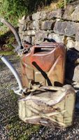 2 vintage Jerrycan France Paris.