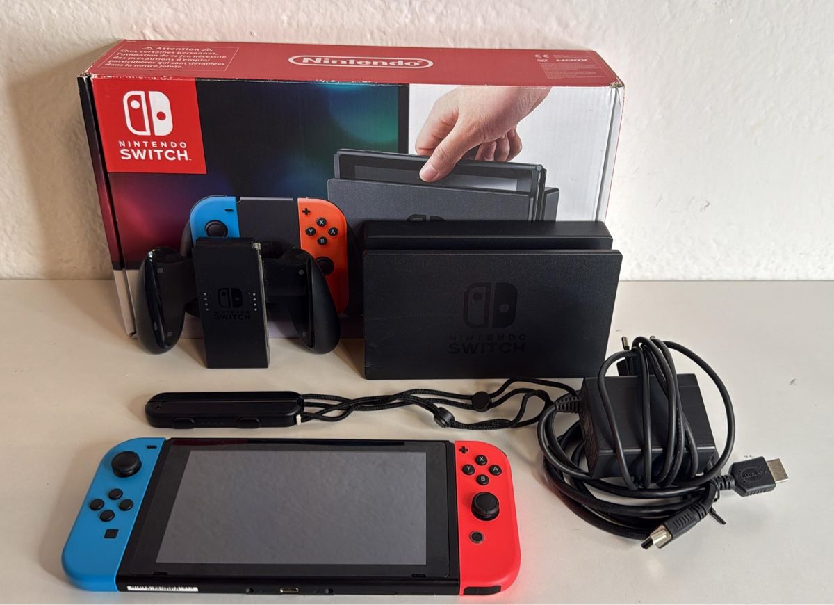 Nintendo Consoles: Nintendo Switch Console Red Blue - Great Condition! – D'occasion à Ehrendingen par bubulence 1