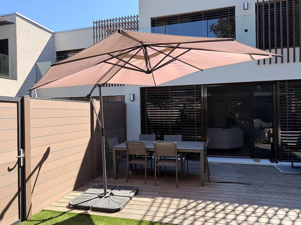 Ombrelloni: Parasol déporté + 4 dalles de lestage incluses – Usato da Thônex venduto da mar_8yxz
