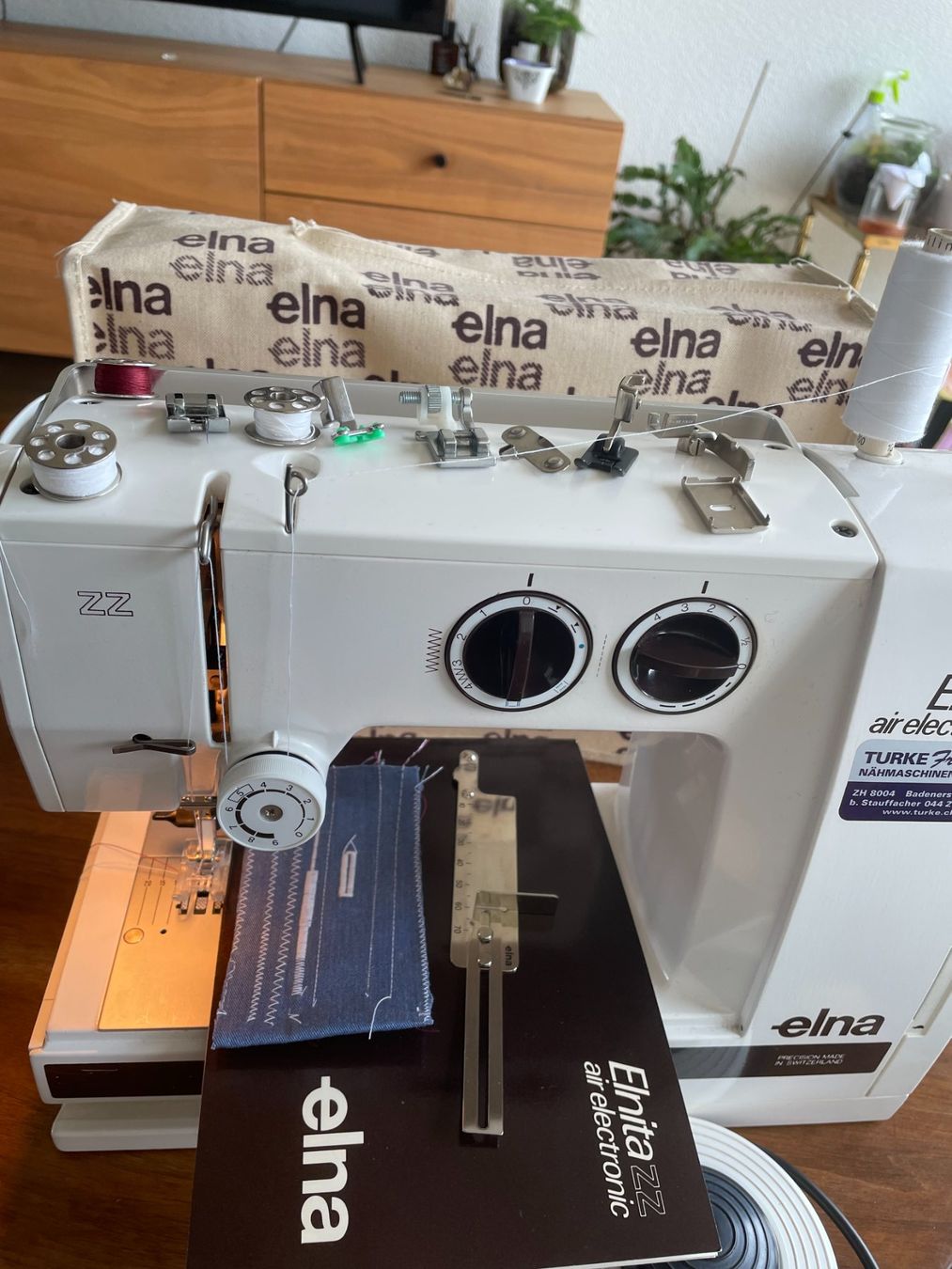 Elna Macchine da cucire: Nähmaschine Elna Lotus – Usato da Zürich venduto da Maris4