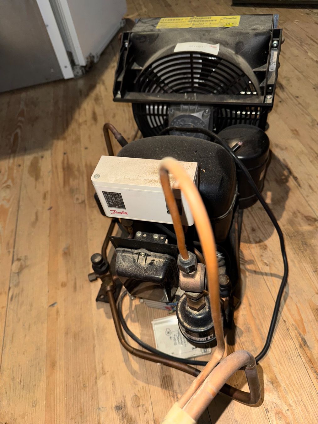 Compressori: Danfoss Verflüssigungssatz Kühl Aggregat Kompressor Kondensa – Usato da Aesch ZH venduto da superpotato 4