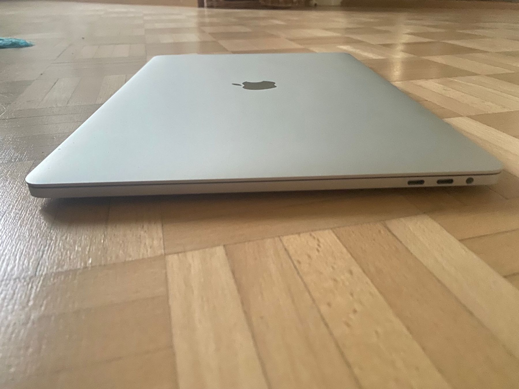 Apple Notebook: MacBook Pro 15", 16GB, 512 SSD – Usato da Bäretswil venduto da Leatherman 6