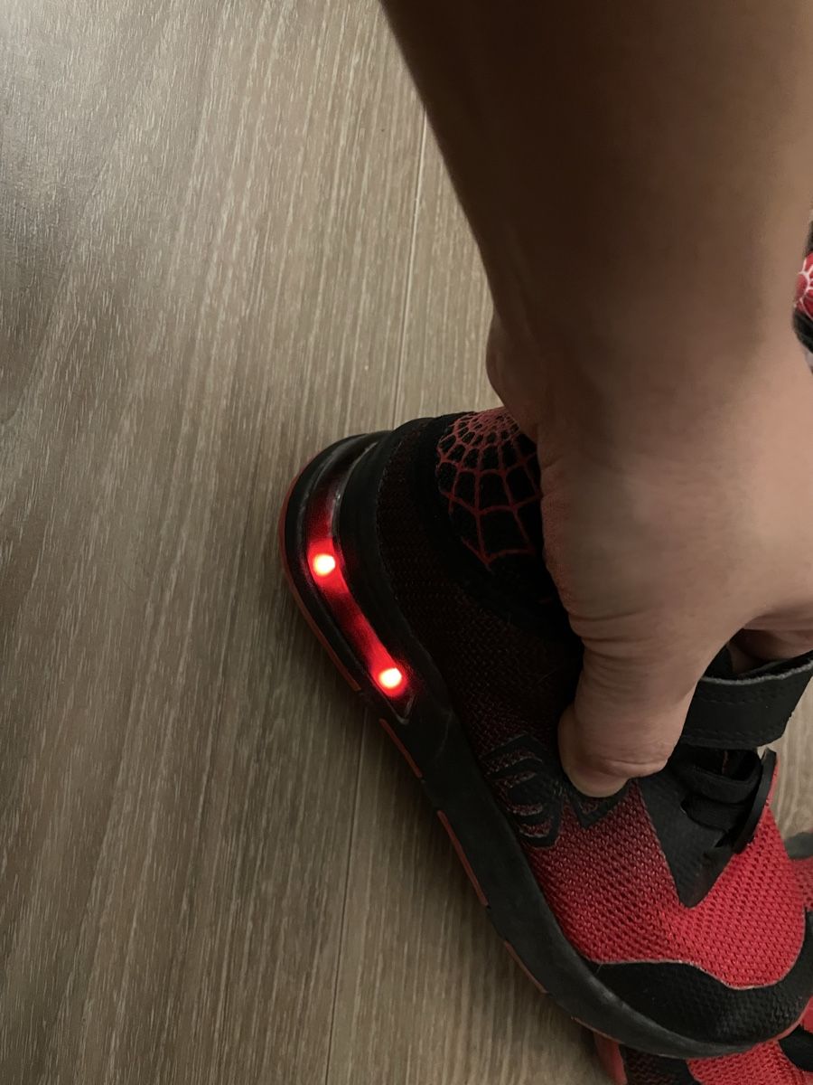 Scarpe da uomo: Spiderman - Chaussons et Baskets - Pointure 24/25 – Usato da Sierre venduto da Ruyfigas 2