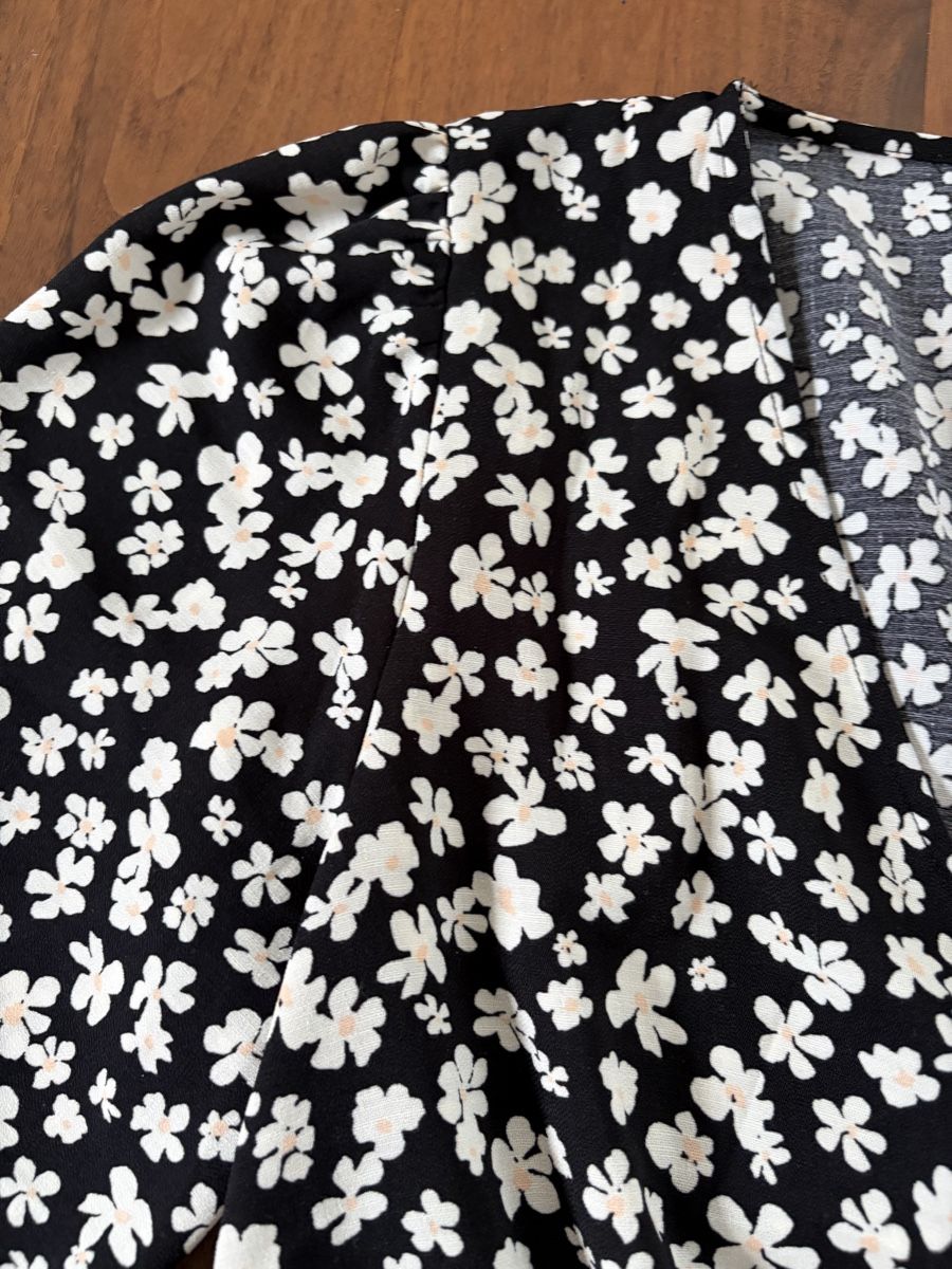 H&M Camicette: H&M Blumenmuster Damenbluse – Usato da Liebefeld venduto da ant_5t89 1