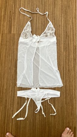 Weisses Dessous-Set mit Spitze und Tüll in Grösse M