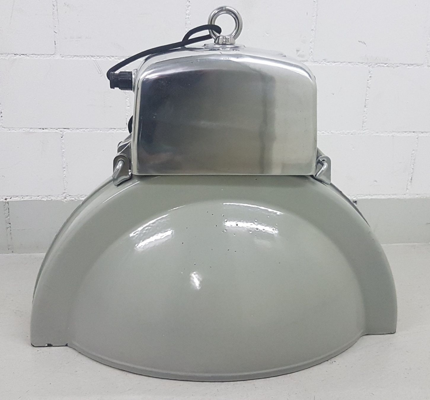 Lampade: Industrielampe aus den 50er Jahren – Usato da Thalwil venduto da braddi