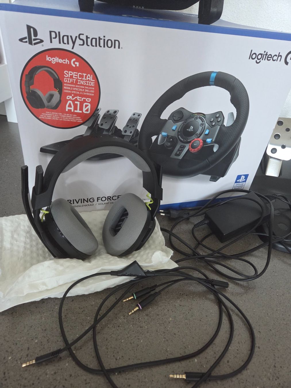 Logitech Controller: Logitech G29 Driving Force Lenkrad mit Pedale und Headset – Gebraucht aus Luzern von schatz1990 1