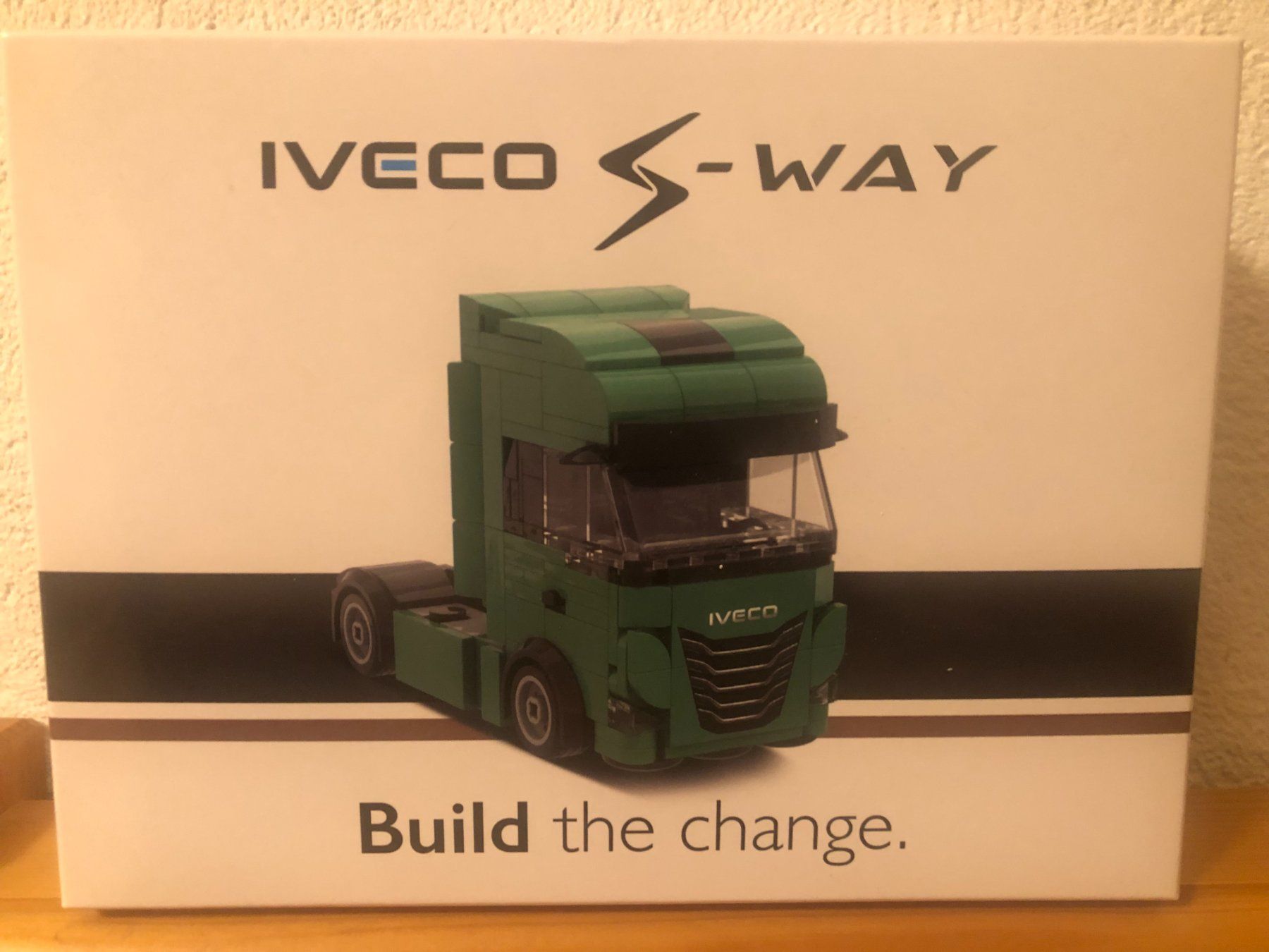 Kit di modellismo & Modellini statici: IVECO S-WAY BAUSATZ/à MONTER - BRICKVISION – Nuovo e nell'imballaggio originale da Splügen venduto da alexrj