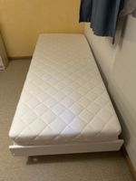 Bett mit Lattenrost, 200 x 90cm,  34cm hoch