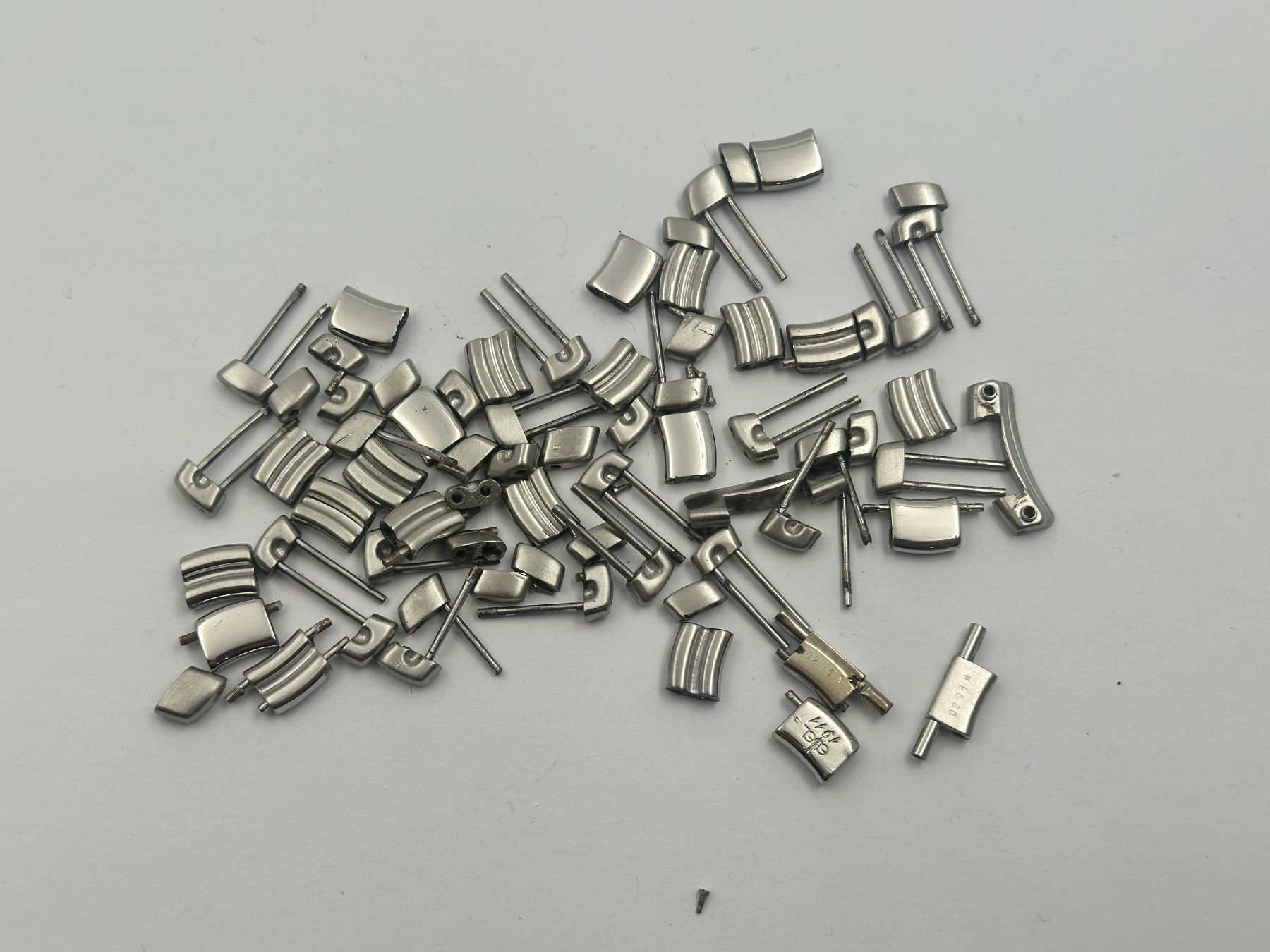 Ebel Uhren: Ebel 1911 Armband Teile – Gebraucht aus Brüttisellen von AlphaOmega05