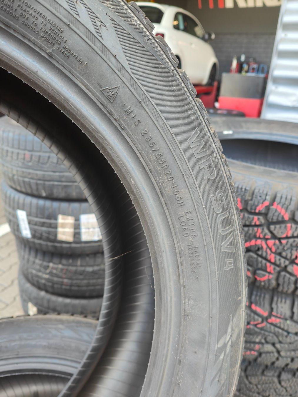 Nokian Pneumatici & Ruote complete: Winterreifen 235/55 R20 – Usato da Oberengstringen venduto da Reifen-Lagerverkauf 2