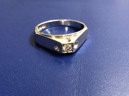 Herrenring mit Diamant aus 18 Karat Weissgold Au 750
