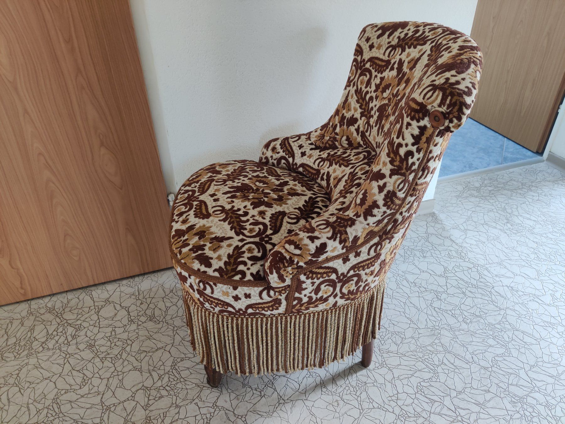 Poltrone: Antiker Polstersessel mit Fransen, Vintage, Stilmöbel – Usato da Meisterschwanden venduto da meisti12 6
