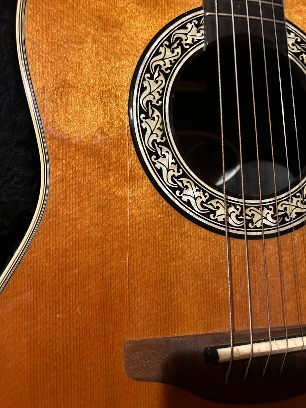 Ovation Strumenti musicali: Ovation Gitarre mit Koffer – Usato da Huttwil venduto da Hallihall3 5