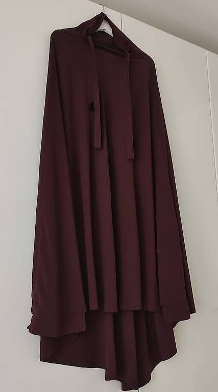 Maglioni & Felpe: 2x Khimar mit Ärmeln  Büra Çaraf – Usato da Basel venduto da ukhtyy