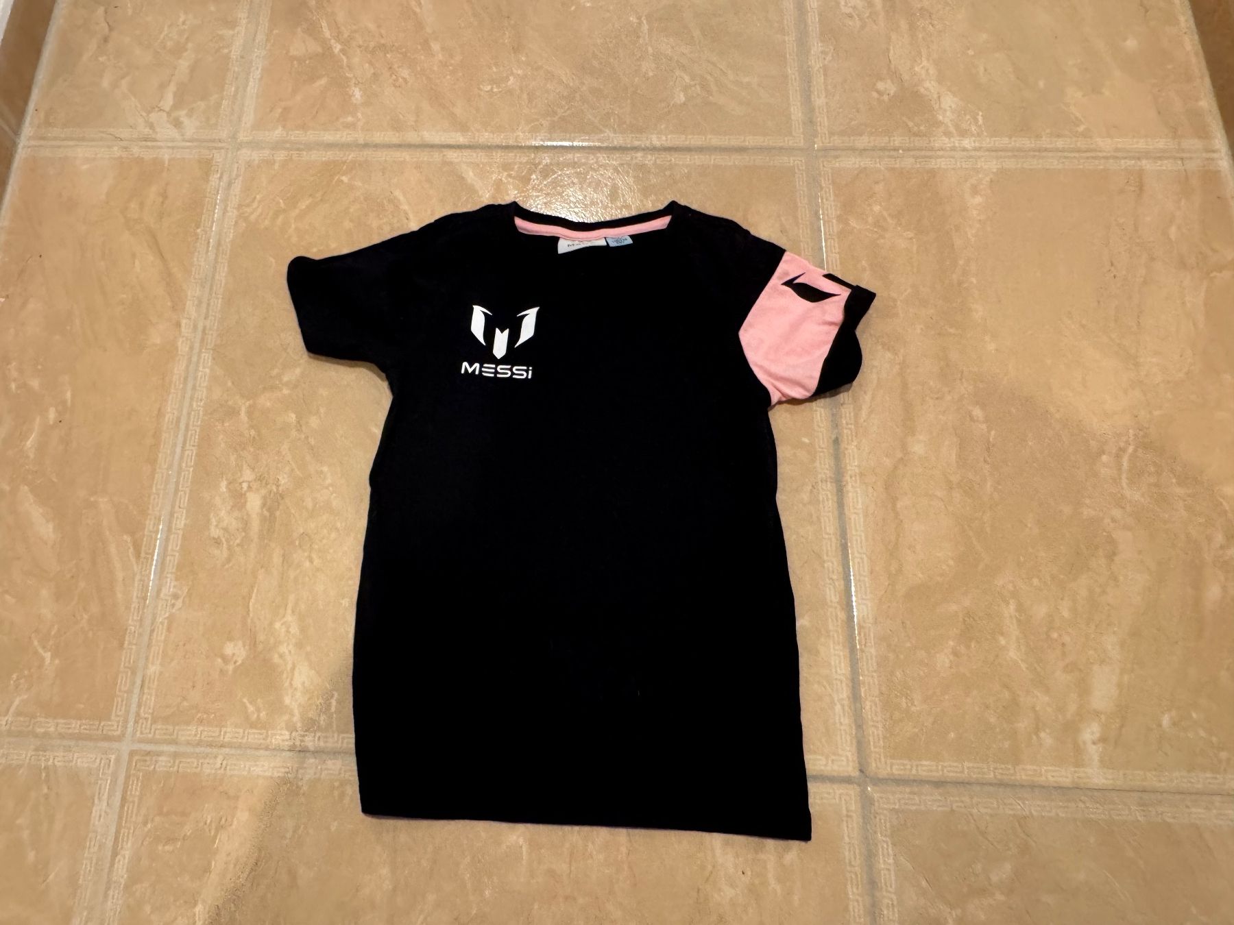 Camicette, T-shirt & Top: Messi NWT Shirt, 5-6J 110-116 – Usato da Klingnau venduto da Markus14