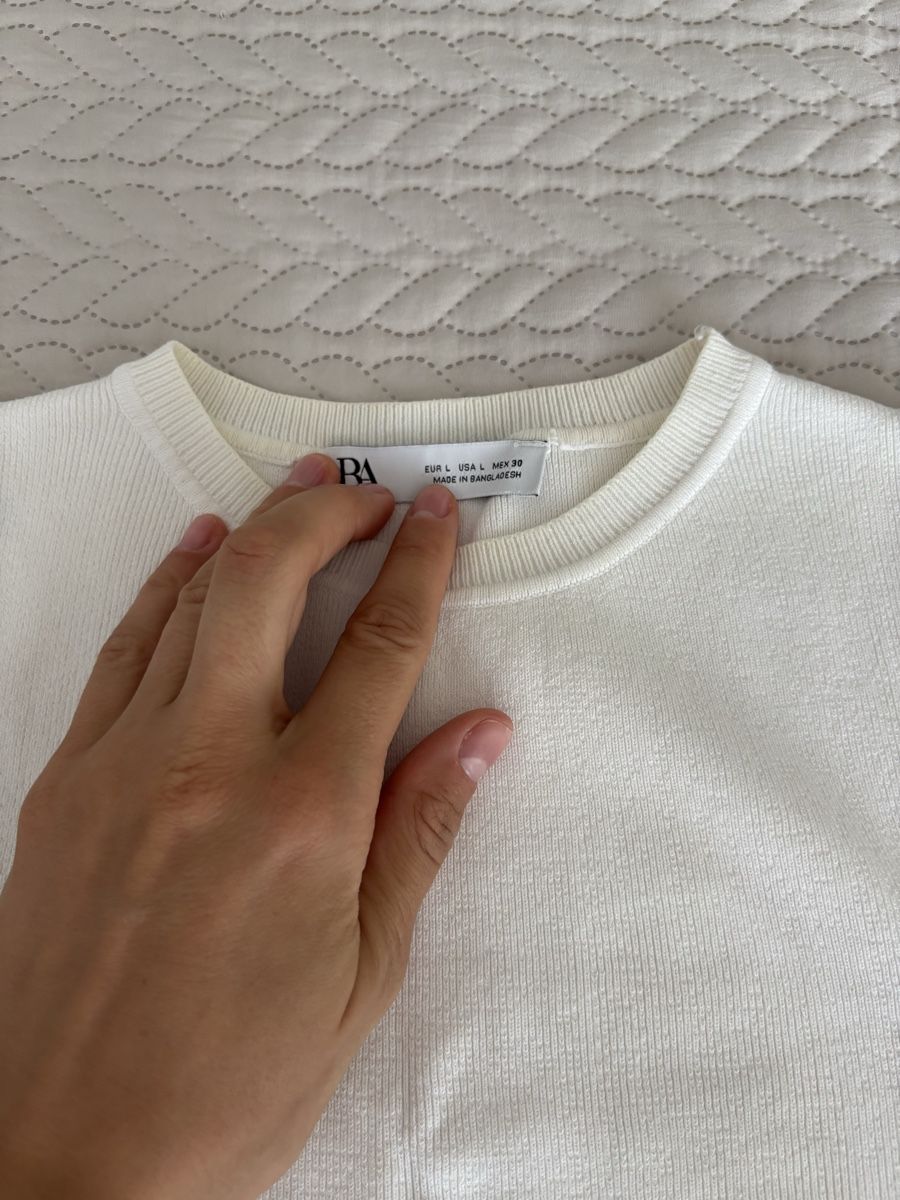 Zara Tops: ZARA Crop Top In White NP: 25.- – Gebraucht aus Horgen von len_qjz9 2