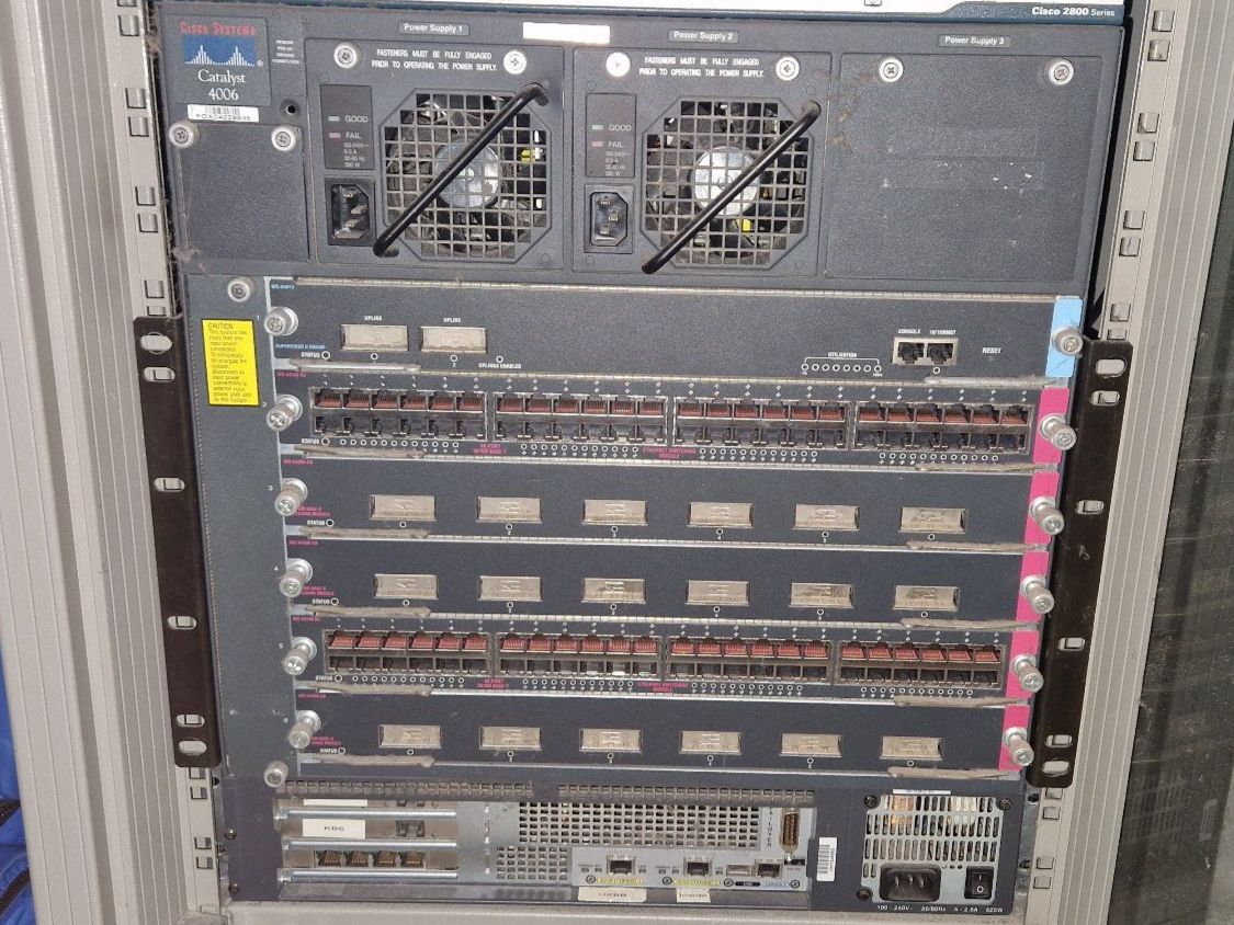 Cisco Hub & Switch: Cisco Catalyst 4006 Chassis Switch – Difettoso da Remetschwil venduto da brokkoli123