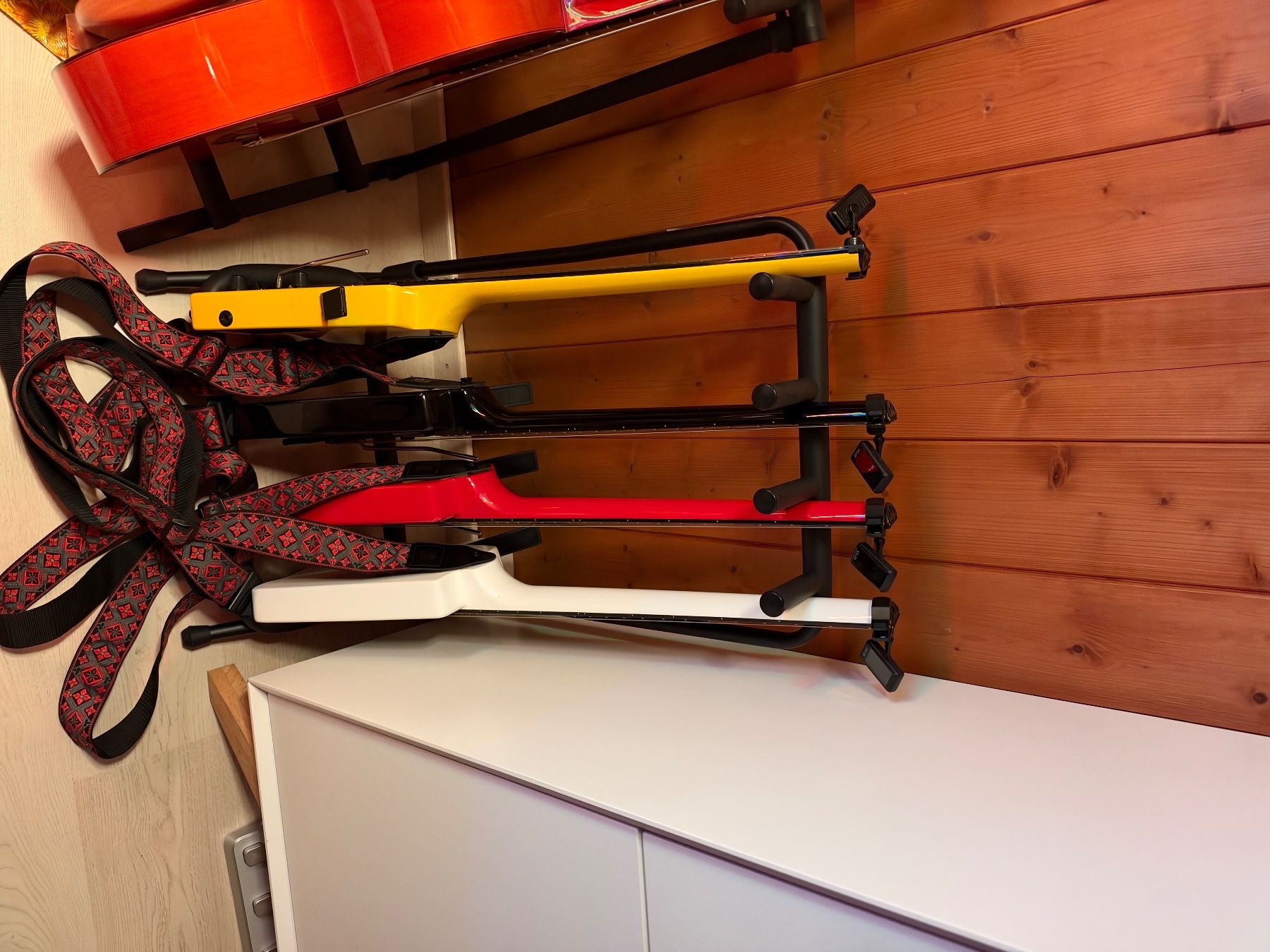 Strumenti musicali: Gitarrensammlung – Usato da Safenwil venduto da gguaresi 3