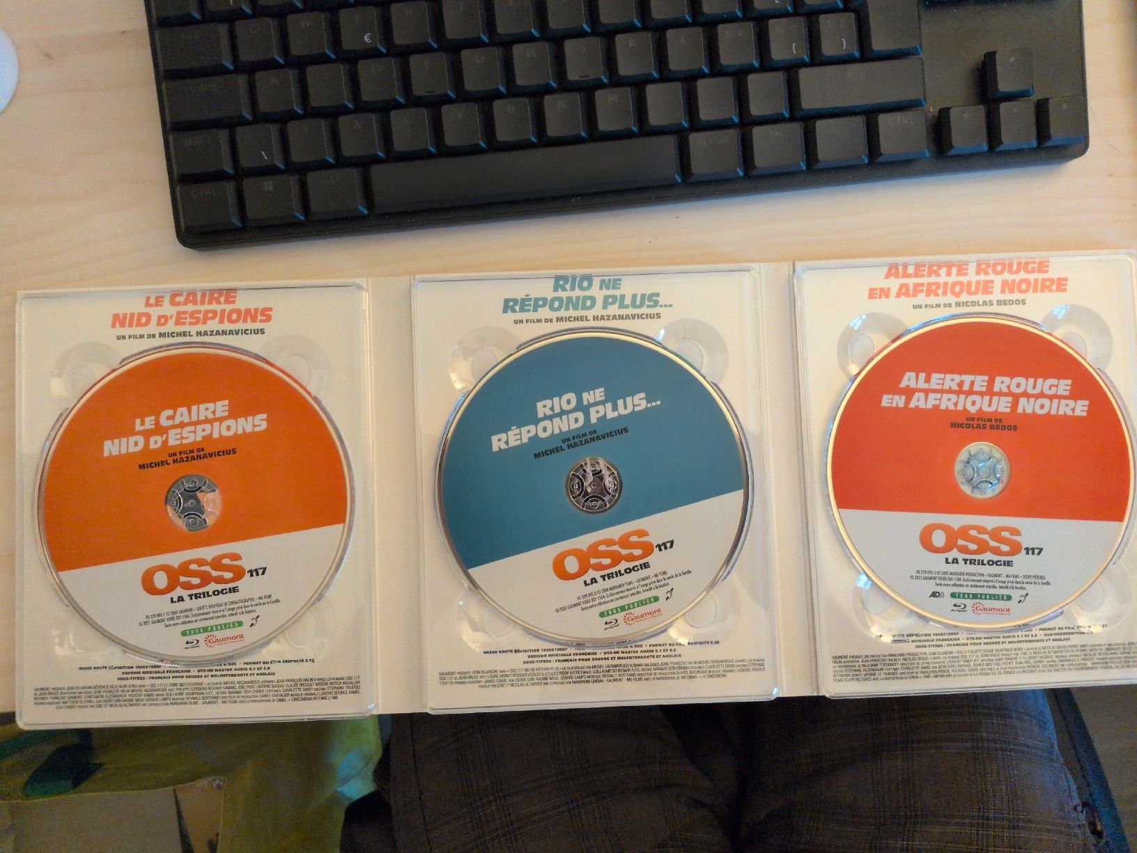 Tutti i DVDs: OSS 117 La Trilogie Blu-ray Coffret 3 Films – Nuovo (secondo la descrizione) da Gland venduto da Kyostal 2