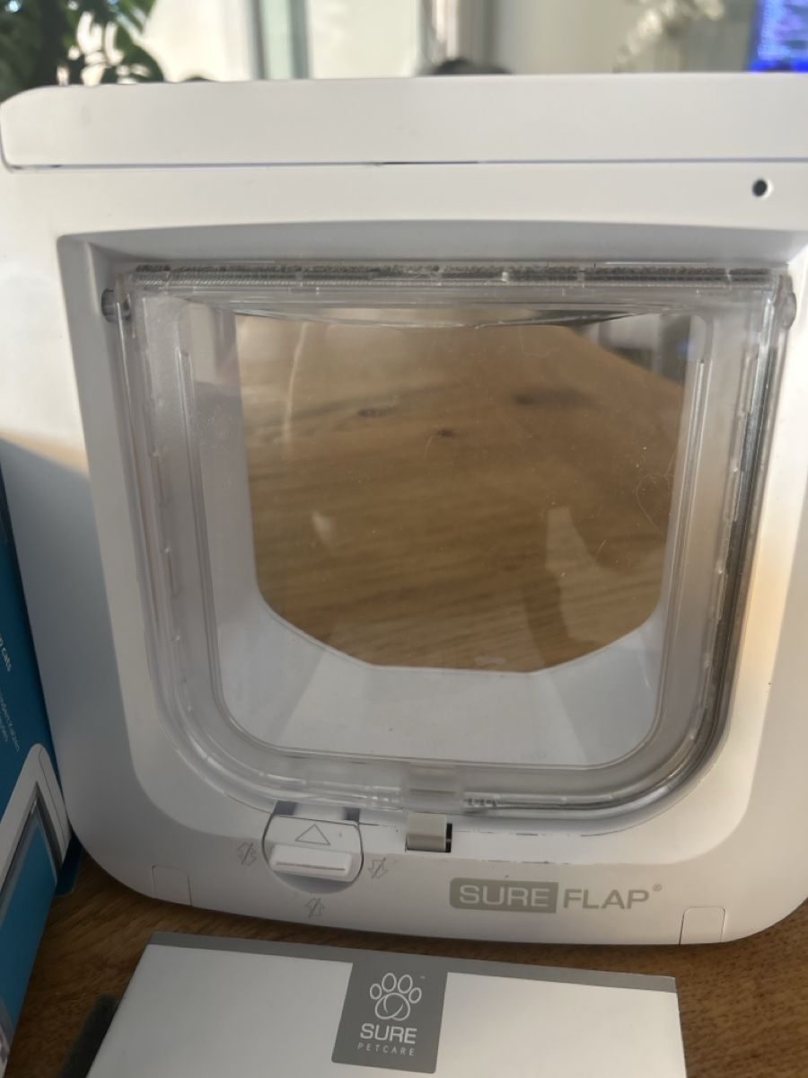 Katzenklappen: Sure Flap Microchip Cat Flap  – Gebraucht aus Horw von Tigersteumpi 1