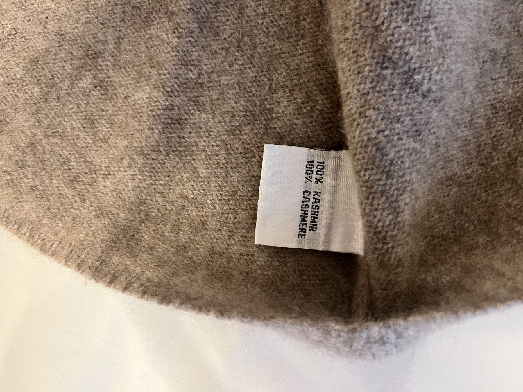 Giacche: Hochwertige Kaschmir Strickjacke, Grösse M – Usato da Männedorf venduto da bluevis 5