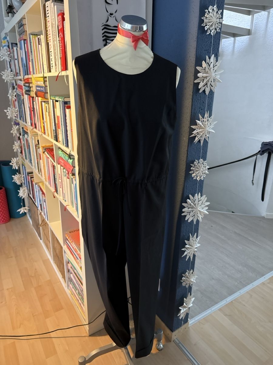 Cos Tute: COS Jumpsuit schwarz Gr. 42 – Usato da Vaduz venduto da Stromboli2