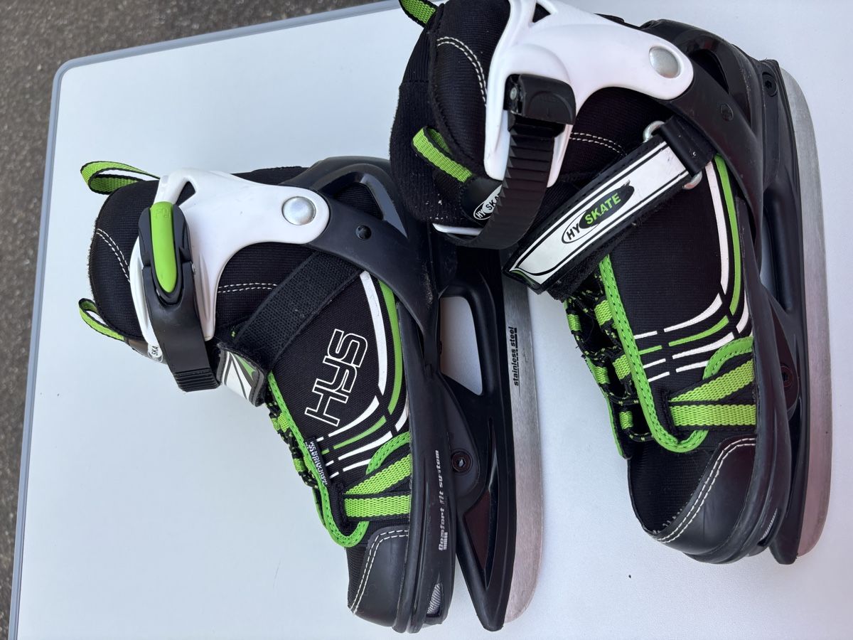 Pattini da ghiaccio: Eishockeyschuhe verstellbar Gr. 33-36  – Usato da Riehen venduto da BS4000
