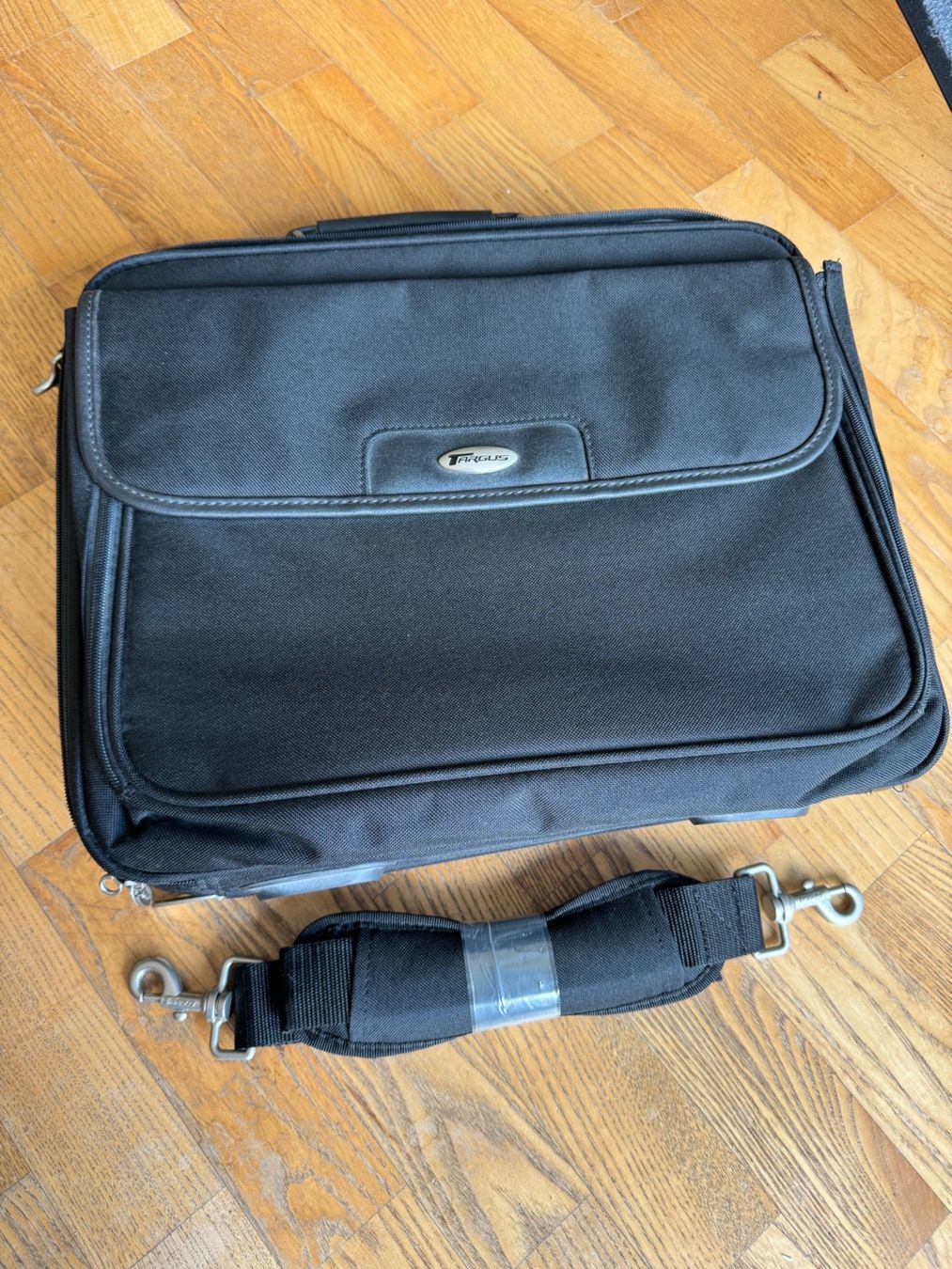 Targus Borse: Laptop Notebook Tasche Targus schwarz – Nuovo (secondo la descrizione) da Wettswil bei Zürich venduto da Trubarus