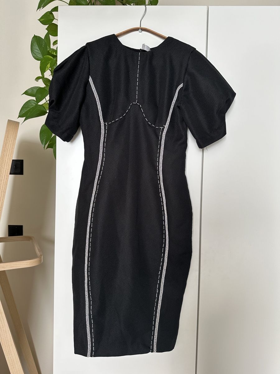 Kleider: Schönes Kleid wenig getragen – Gebraucht aus Naters von nhu_7xwg