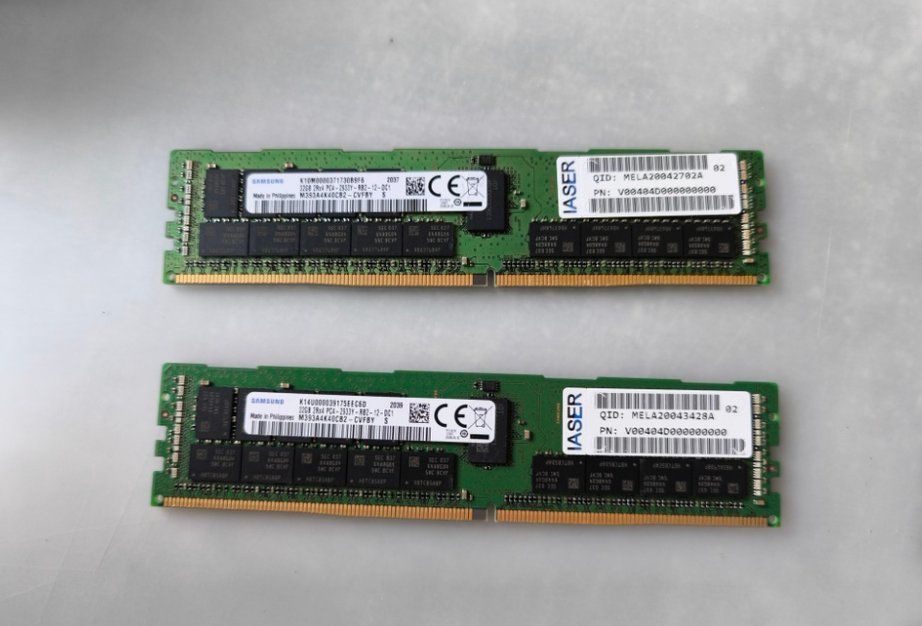 Samsung Memoria / RAM: 2x 32GB Samsung Server RAM DDR4-2933 ECC Registered – Usato da Zürich venduto da shu_wdv7