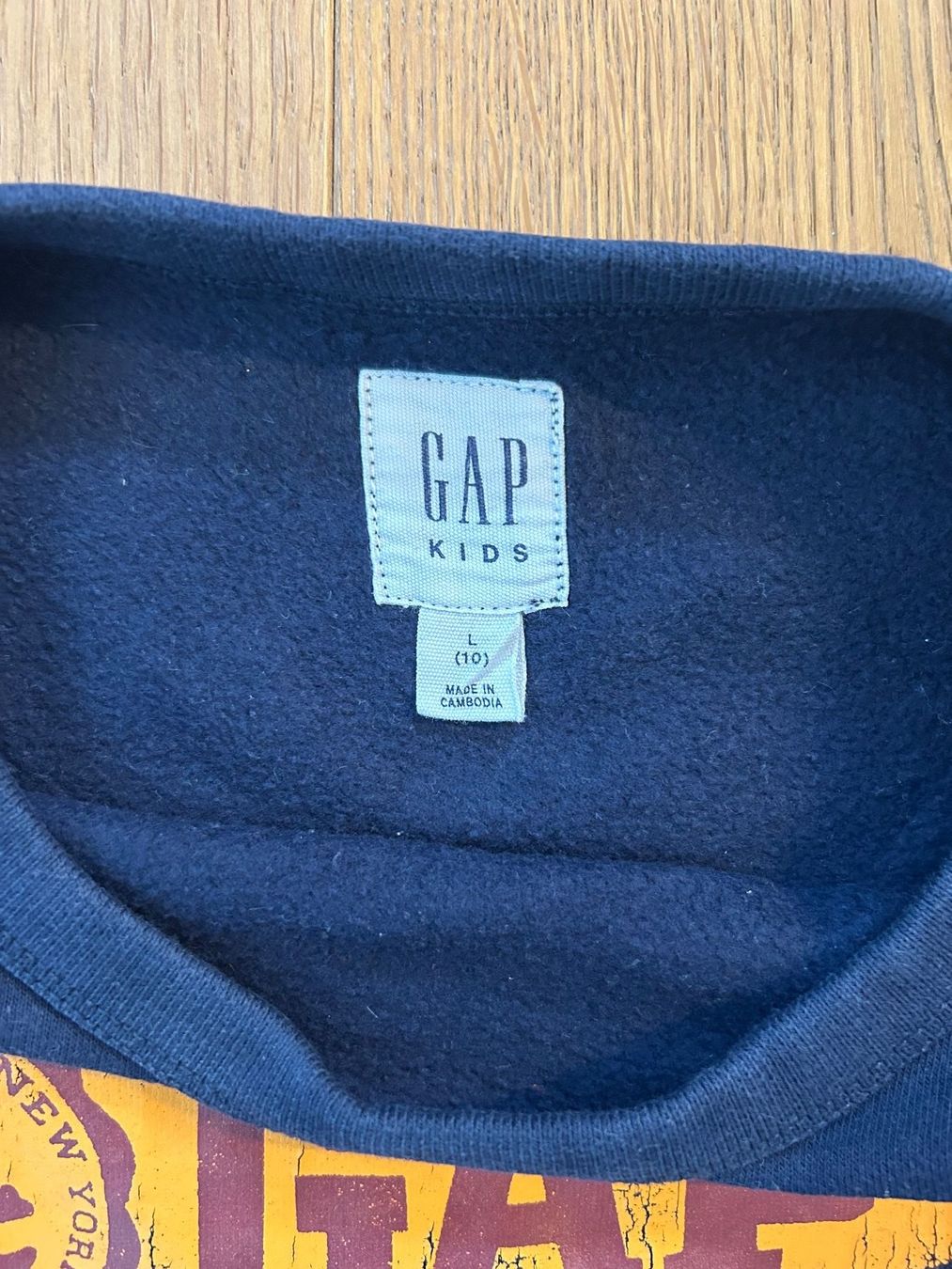 Gap Maglioni & Felpe: Kinder- Pullover GAP dunkelblau mit orangen Details 146/152 – Usato da Grub AR venduto da DukeStatham 4