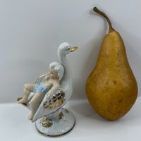 Porzellan Figur Putto auf Schwan Plaue Thüringen Gold