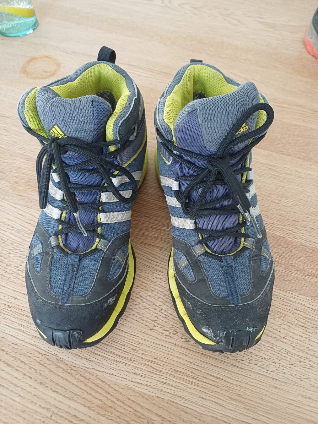 Adidas Chaussures garçon: Adidas Wanderschuhe Gr. 35 – D'occasion à Dietwil par dari2008