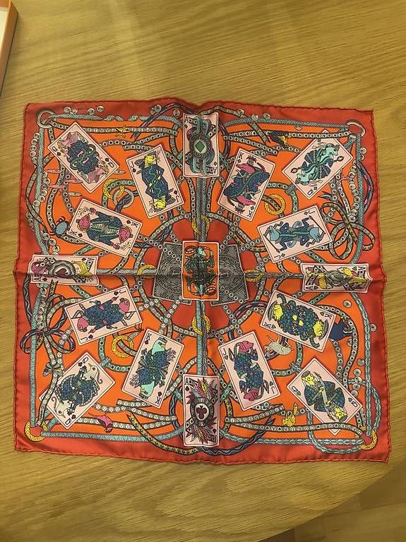 Foulard & Sciarpe: HERMÈS - Dame de Coeur / Seidentuch  – Usato da Spreitenbach venduto da vancosta