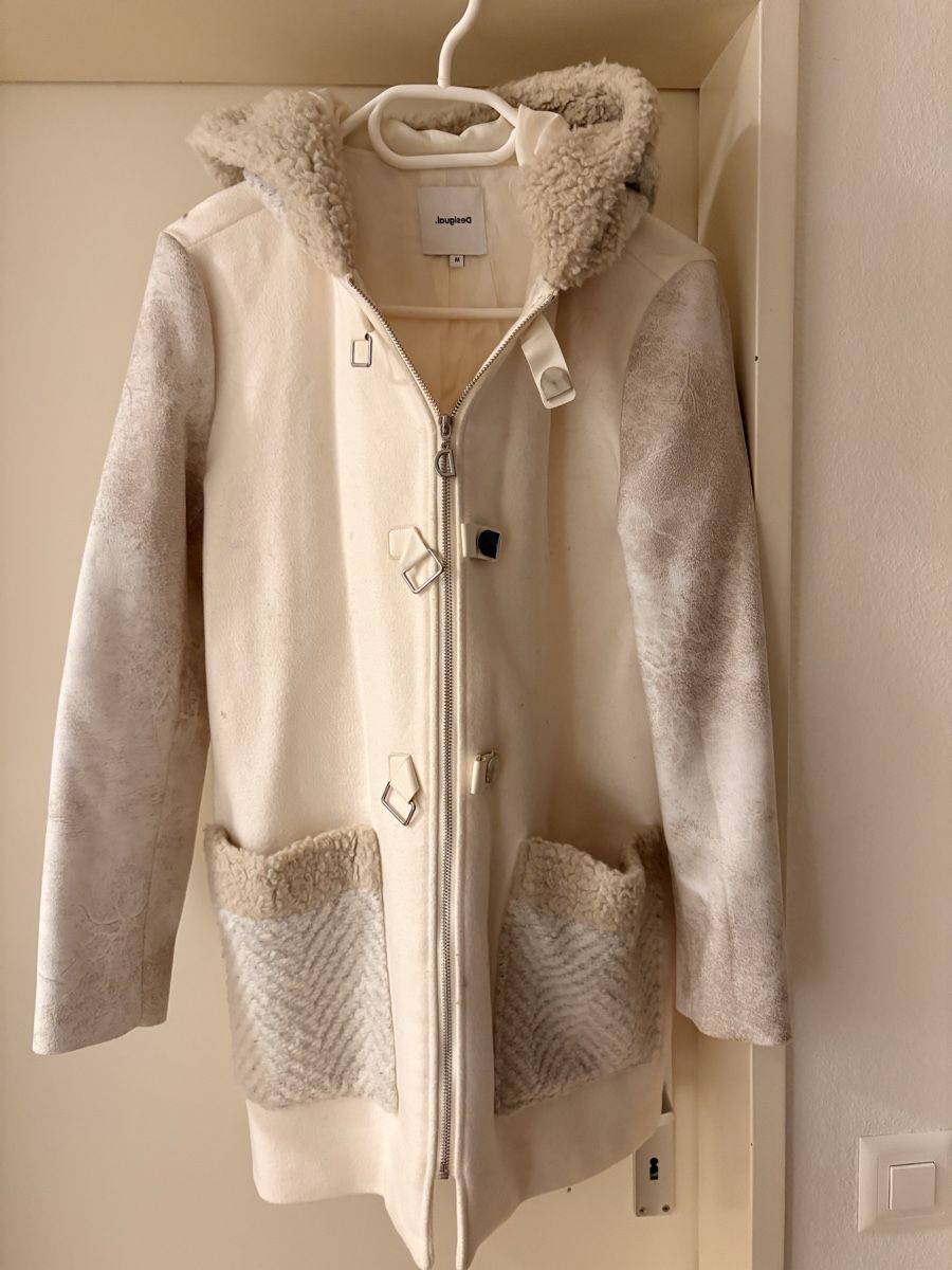 Desigual Cappotti: Manteau beige à capuche  – Usato da Cossonay-Ville venduto da lolita1977