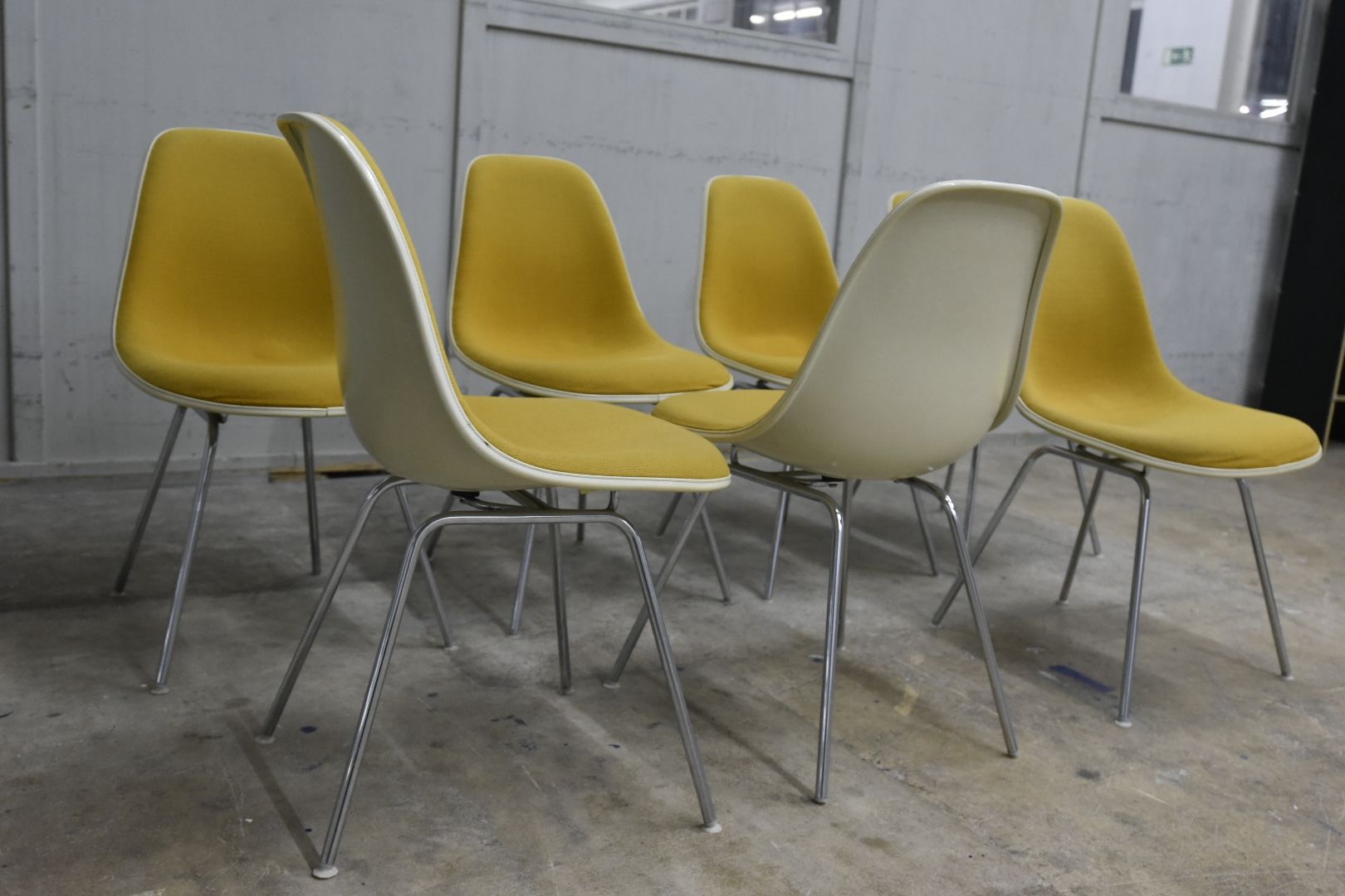 Herman Miller Sedie: 7Stk. Herman Miller DSX Stühle Fiberglas Eames – Usato da Lichtensteig venduto da UsedIN 1