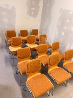 vintage Stühle mit Schreibplatte stapelbar Seminarstuhl