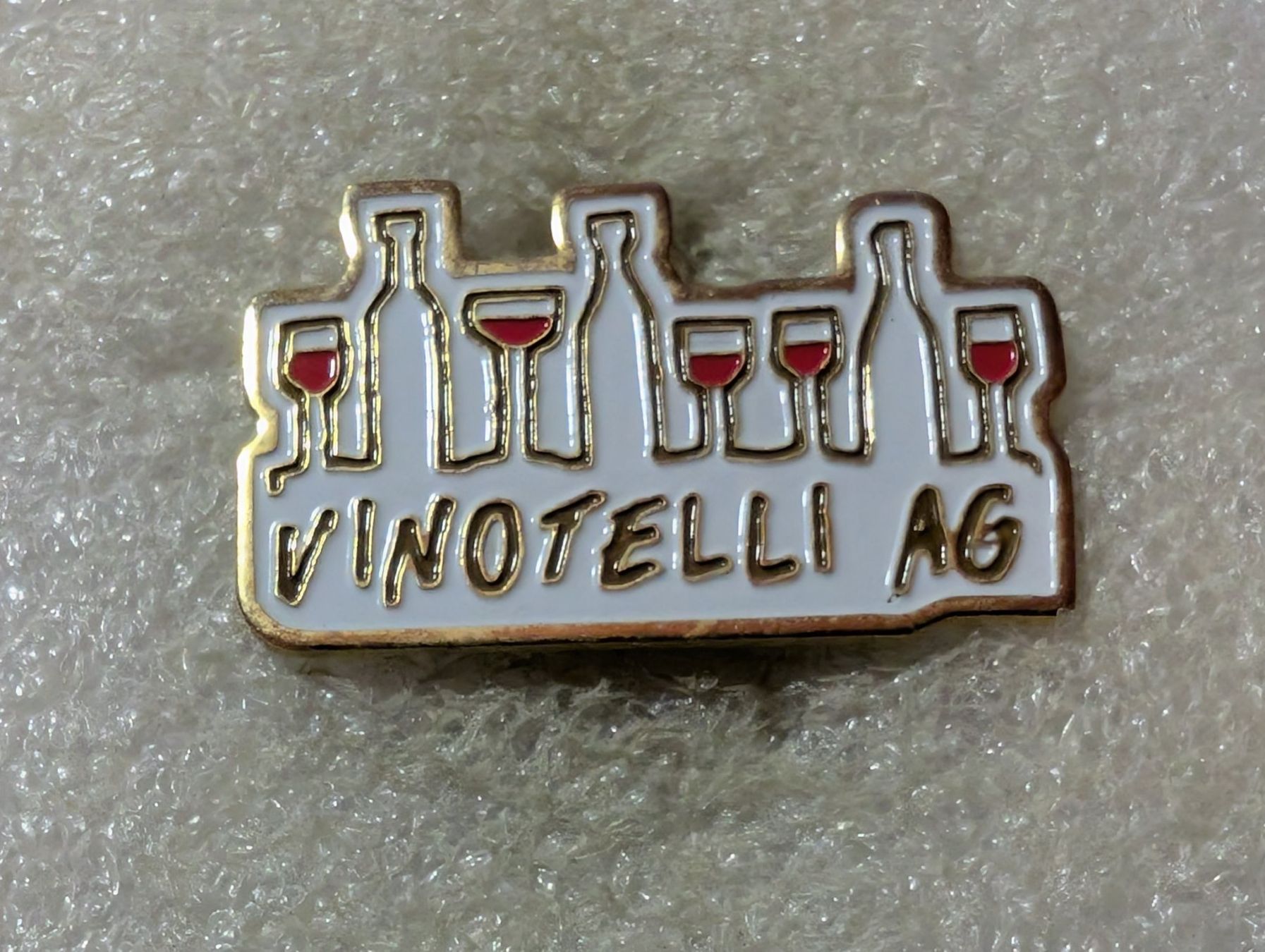 Placchette & Badge: Ansteckpin 106: Vinotelli AG – Usato da Oppligen venduto da Pin-Fall-Shop