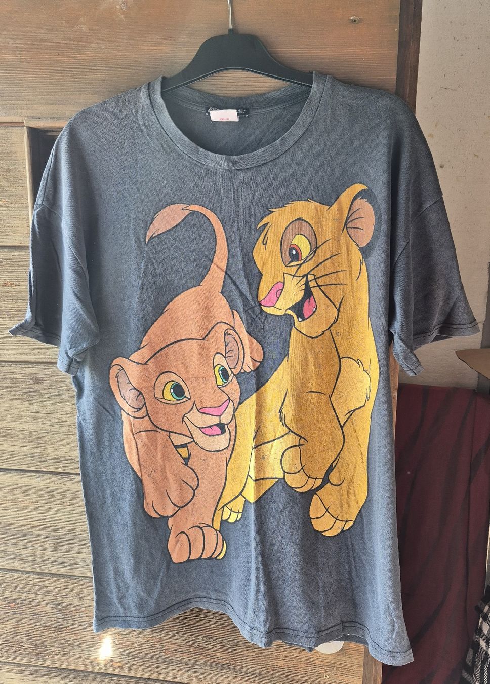T-shirt: T-Shirt – Nuovo (secondo la descrizione) da Wislikofen venduto da Ana.Gomes