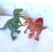Zwei Plastikdinosaurier