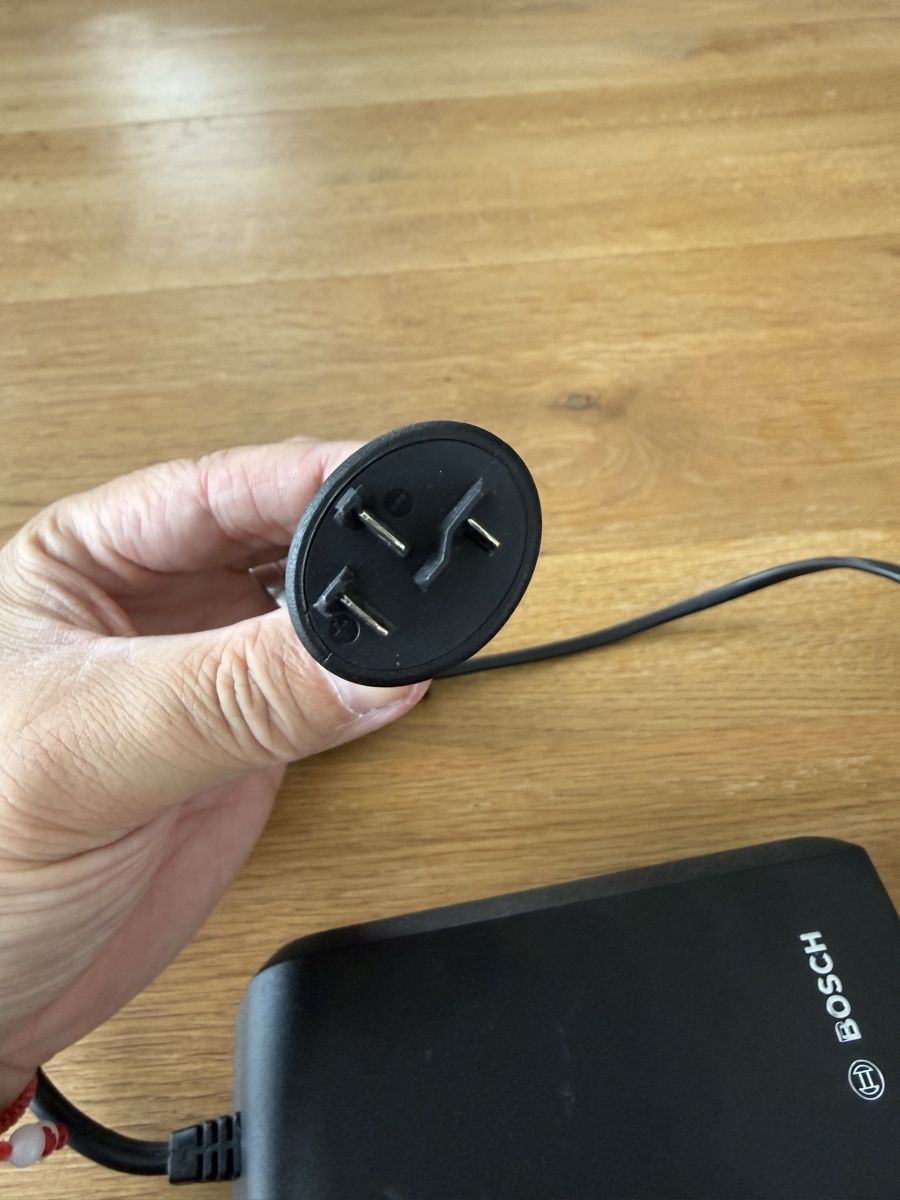 Caricabatterie: Bosch eBike Compact Charger BCS230 – Usato da Hausen AG venduto da Santi777 1