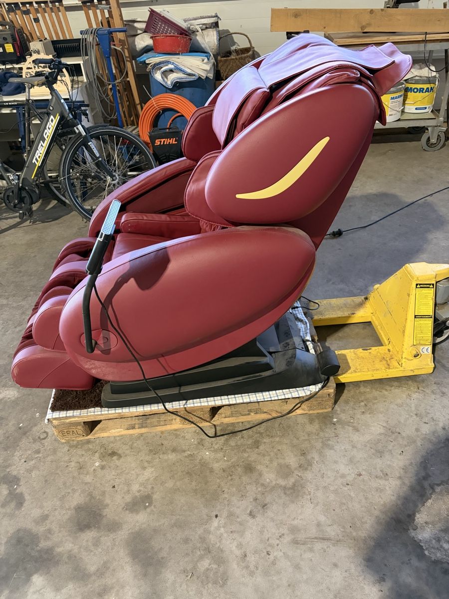 Poltrone: Gebrauchter Premium Massage-Sessel rot – Usato da Eschlikon TG venduto da pab_cyl5 2