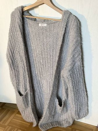 Sehr weicher, kuscheliger Strickmantel, hellgrau